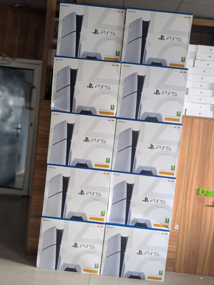 BRAND NEW PS5 SLIM  1TB